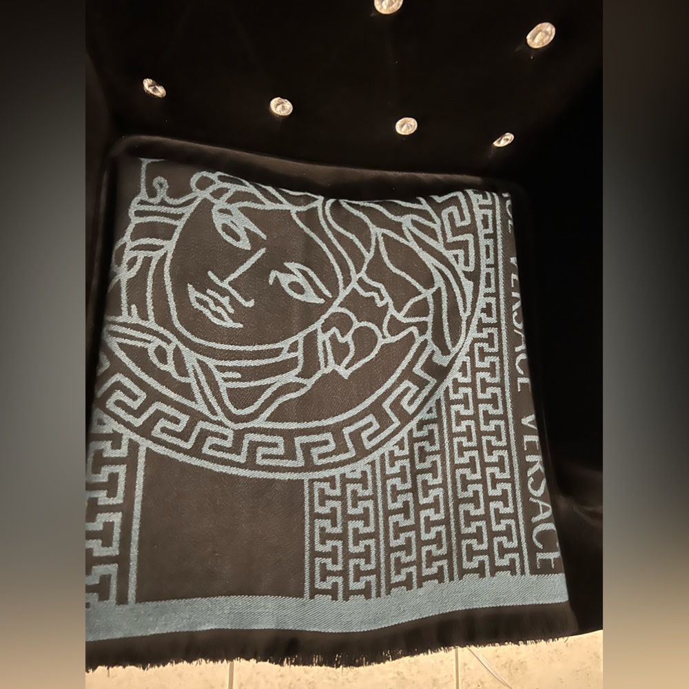 Versace Reversible Shawl - Picture 7 of 9